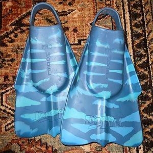 Da fin size large 11-12